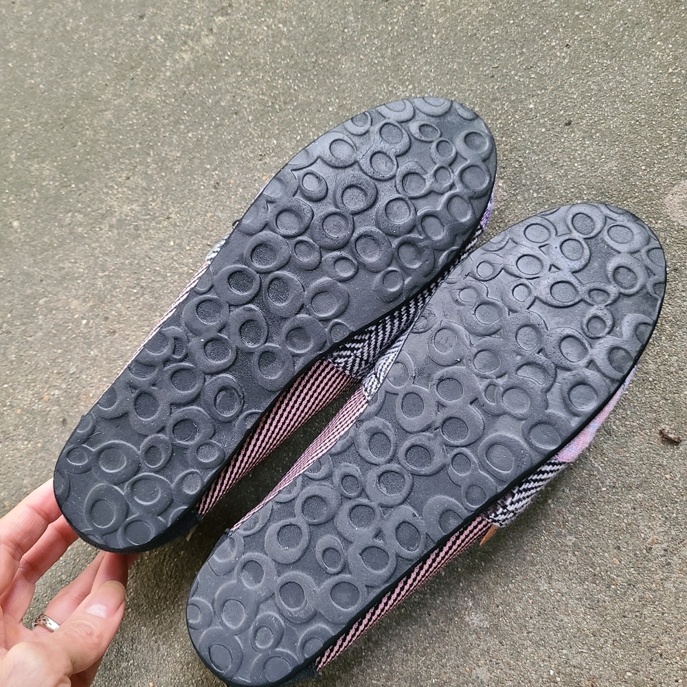 Madden Girl Gloriee Flat Peace Love Shoes Slip Ons Size 9 - Picture 12 of 14